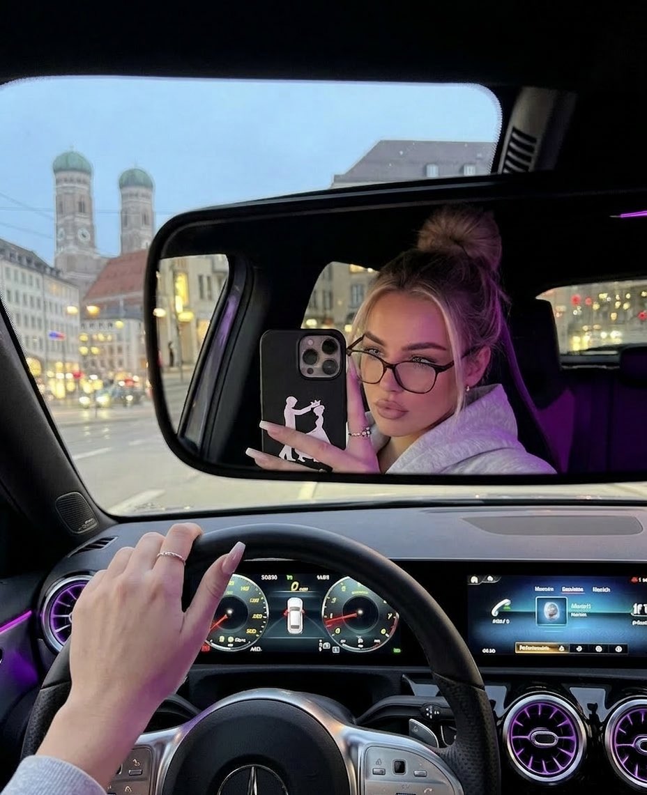 lia_sommer01's tweet photo. Late night drive mit mir, wer ist dabei?😚

#lia
#liasommer
#munichvibes
#carvibes
#aestheticvibes
#nightdrive
#citymood
#munichgirl
#dailyvibes
#moodshot
#softaesthetic
#lifestylecreator https://t.co/pd26amwbja