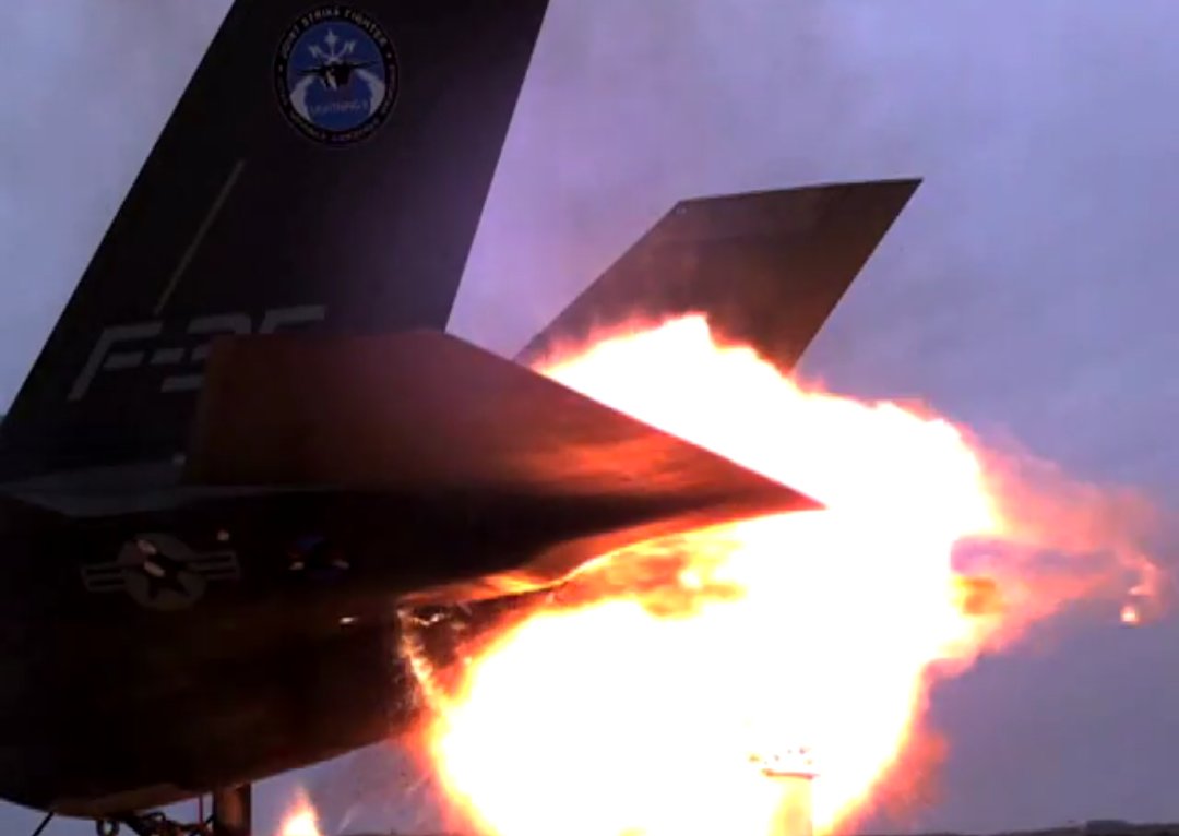 𝗦𝗥_𝗣𝗹𝗮𝗻𝗲𝘀𝗽𝗼𝘁𝘁𝗲𝗿 tweet media