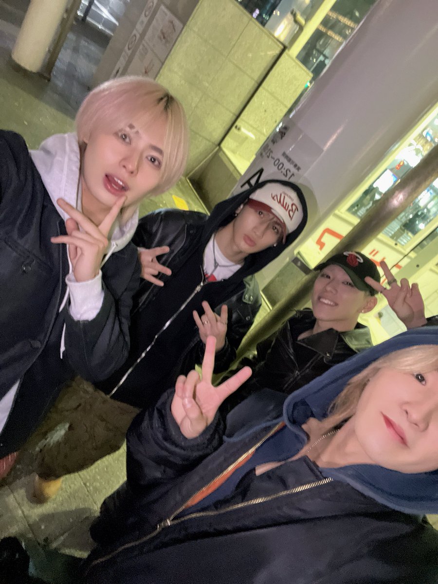 FAL(Def Class) tweet media