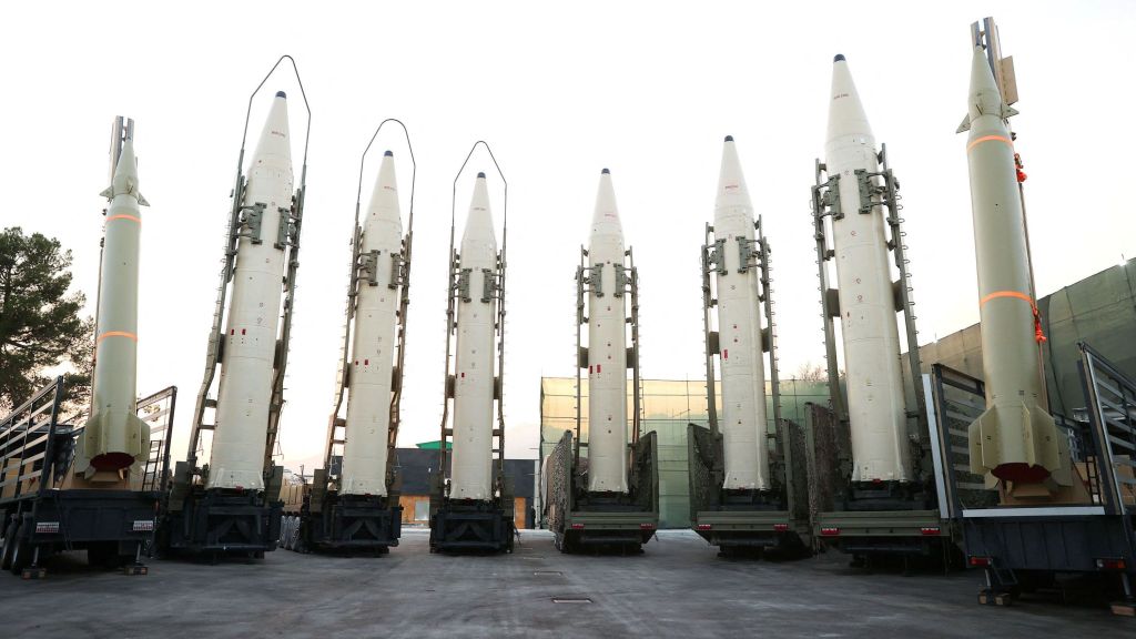 Durante décadas Irán amenaza con destruir ocidente y todos se quedan viendo como desarrollan misiles de largo alcance y un programa nuclear que superó por mucho los niveles puramente civiles, pero ahora parece que Irán no era un peligro para Estados Unidos....ZURDOS DE MIERDA