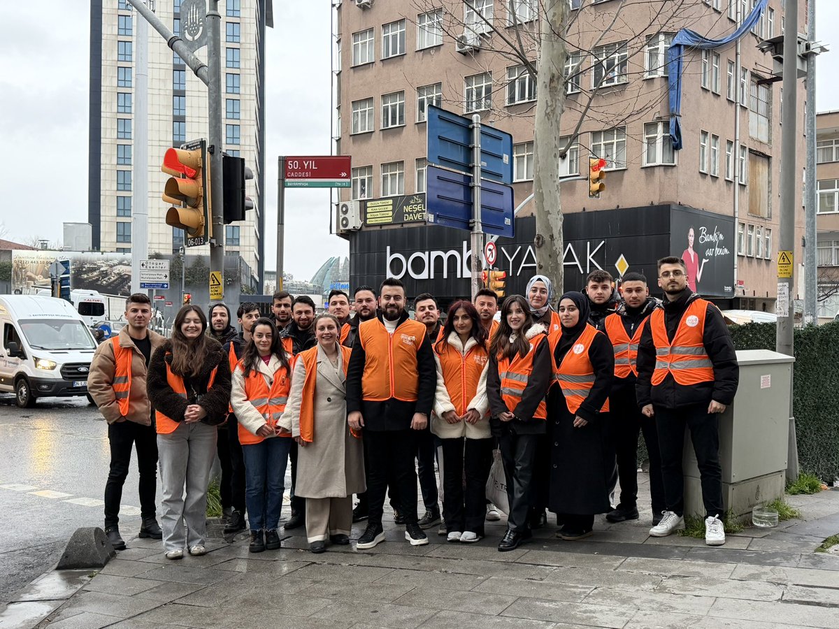 Ramazanın son gününde Muratpaşa Mahallesi’nde iftara 5 kala gönüllere dokunduk.
Yetişemeyenlere iftariyelik, kalplere bir tebessüm bıraktık