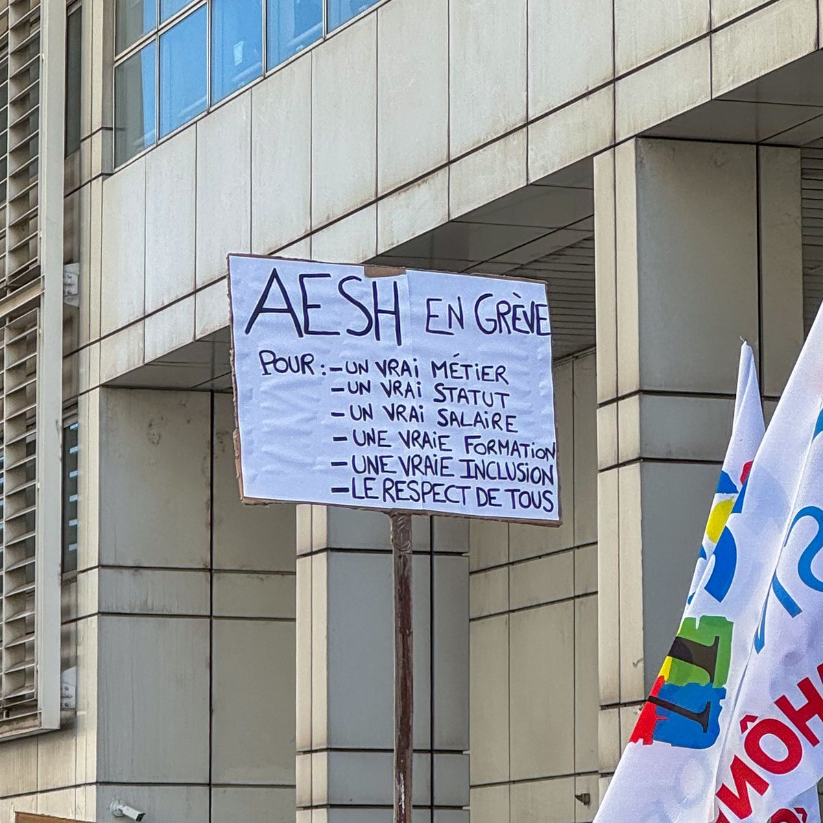 La France Insoumise Bron tweet media