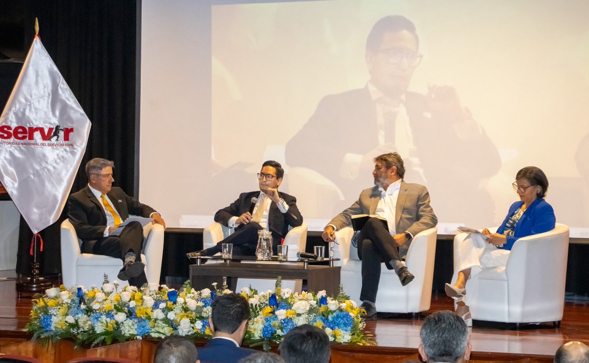 PlanificacionEc's tweet image. En #Lima participamos en el II Encuentro Anual de Directivos Públicos “Liderando la continuidad del Estado en contextos de cambio de gobierno”. El rol del directivo público en transiciones sociales, económicas y el apoyo de la tecnología para una gestión eficiente es fundamental.