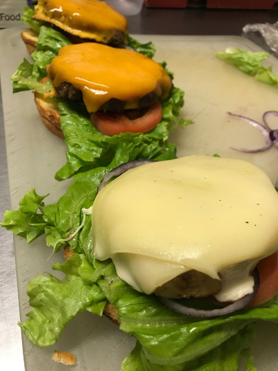 Burgers Amore tweet media