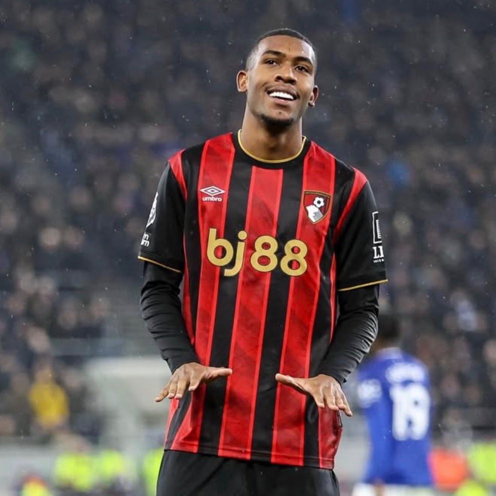 Stretford End tweet media