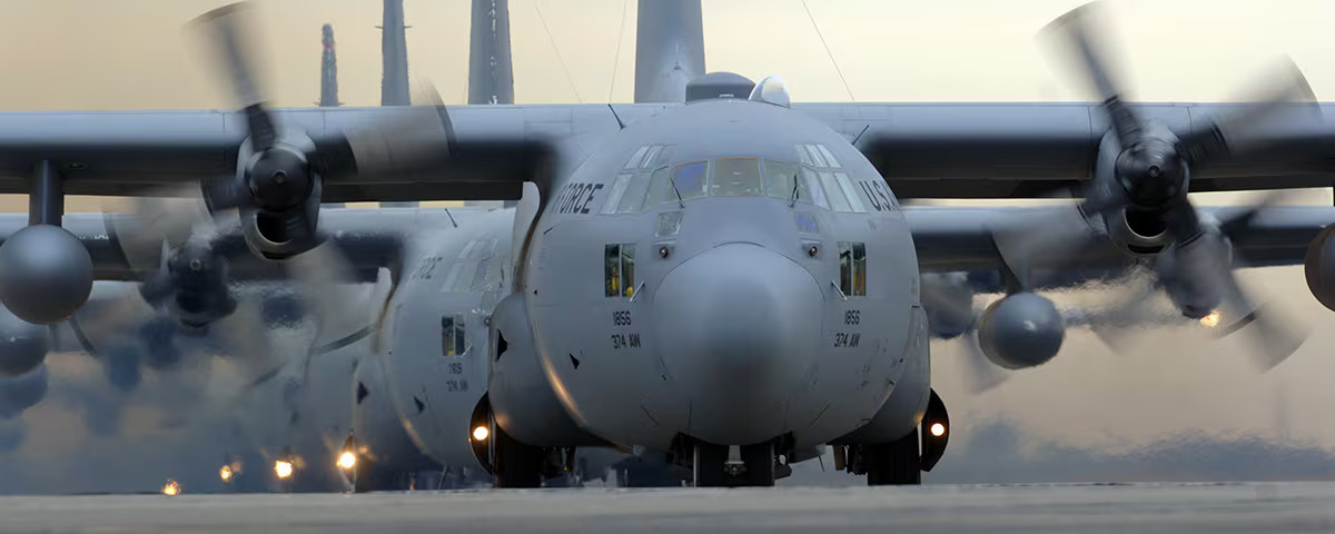 Thewarjurnal_'s tweet image. 🇺🇸 U.S. approves $15.2B arms for Gulf allies: UAE ($7.24B), Kuwait ($8B), Jordan ($70M) boosting air defenses vs Iran’s drones/missiles.

Source: Reuters, PiQsuite
#USArmsSale #MiddleEastSecurity #Iran #THAAD #F16 #EnergySecurity