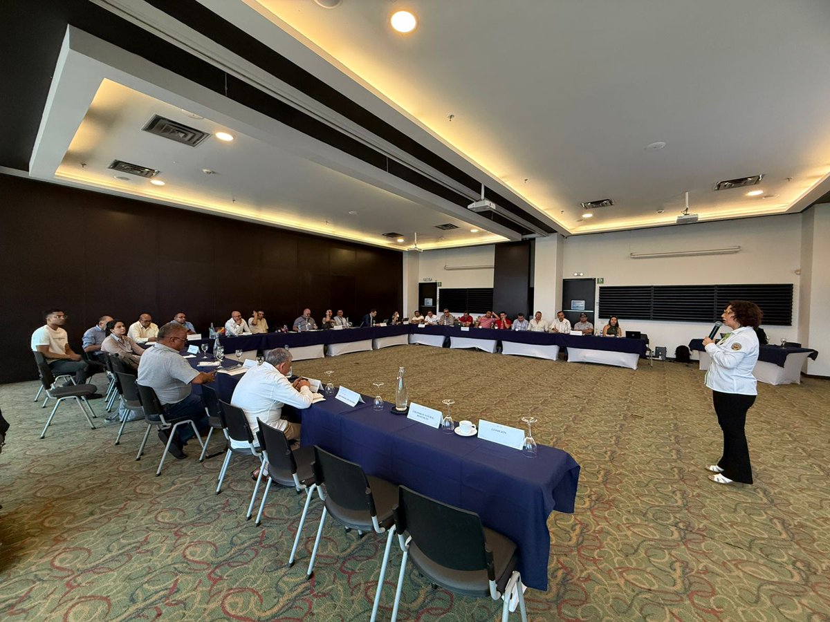 CentroCipame's tweet photo. 📍Valledupar
En la mesa de diálogo entre Gobierno, empresas y trabajadores del carbón para la #TransiciónJusta, la ausencia de las empresas extractivistas marca un gran reto.
Aun así, avanzamos en:
Mercado del carbón
Cierre de minas
Reconversión laboral

El diálogo sigue abierto. https://t.co/zZbqqTJKkx