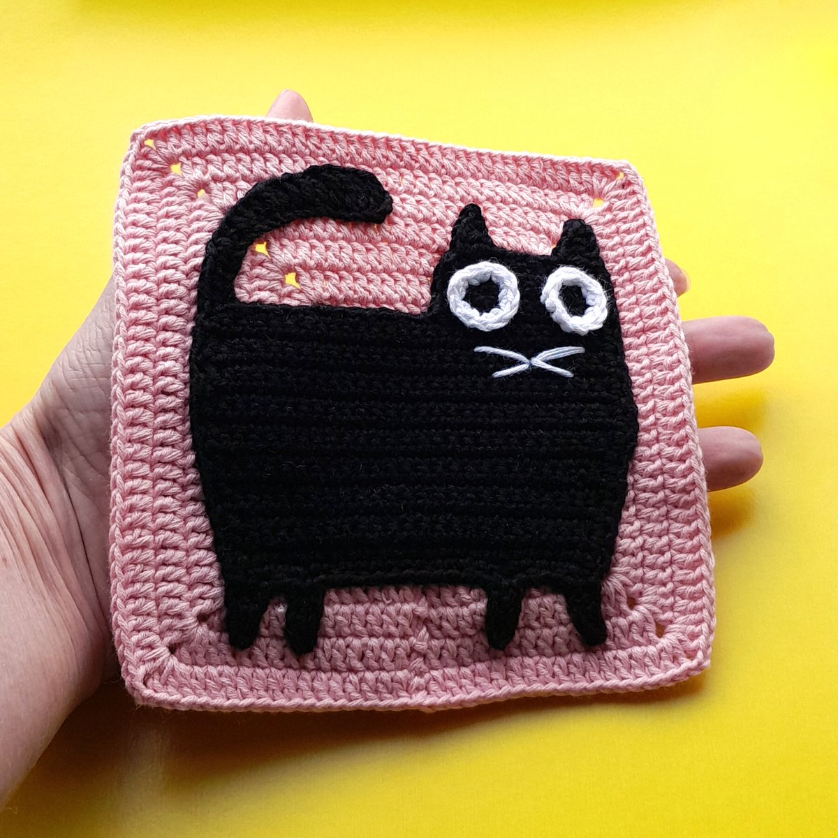 Granny Square Cat Crochet Pattern     
taty-crochet.blogspot.com/2024/10/granny…

#Etsy #EtsyShop #EtsySeller #EtsySocial #crochet #GrannySquarePattern #crochetpattern #CrochetPatterns #grannysquare #grannysquares #crocheter #crocheting #crochetideas #crochetcat #catgrannysquare