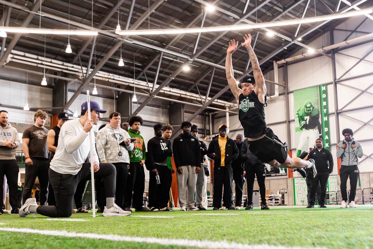 North Dakota Football tweet media