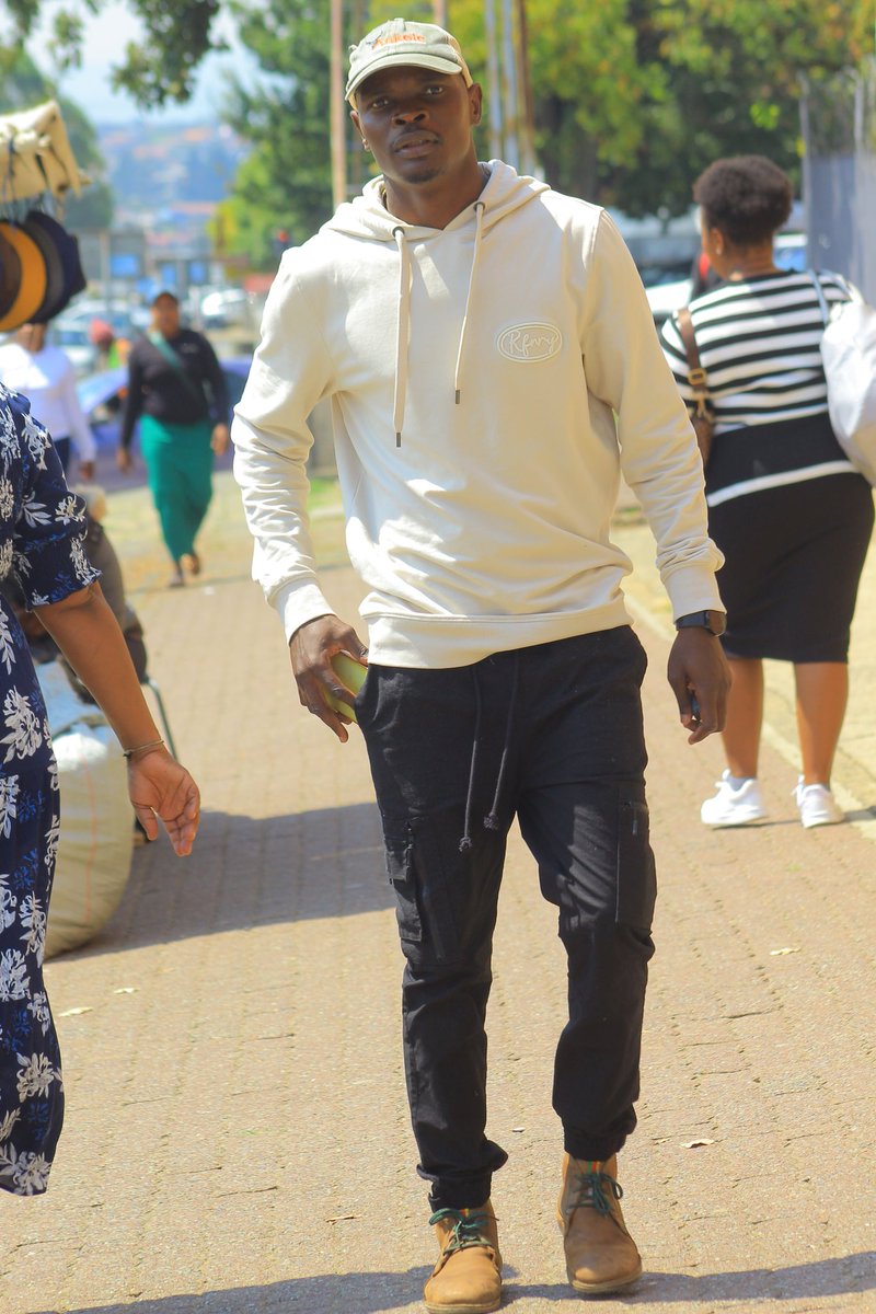 Sicelo_ngw's tweet photo. Standing tall means facing more challenges, but it also means seeing further, giving shelter, and inspiring growth. Don’t fear the wind, let it strengthen your roots. #BafanaBafana https://t.co/6Rv7MNv6xx