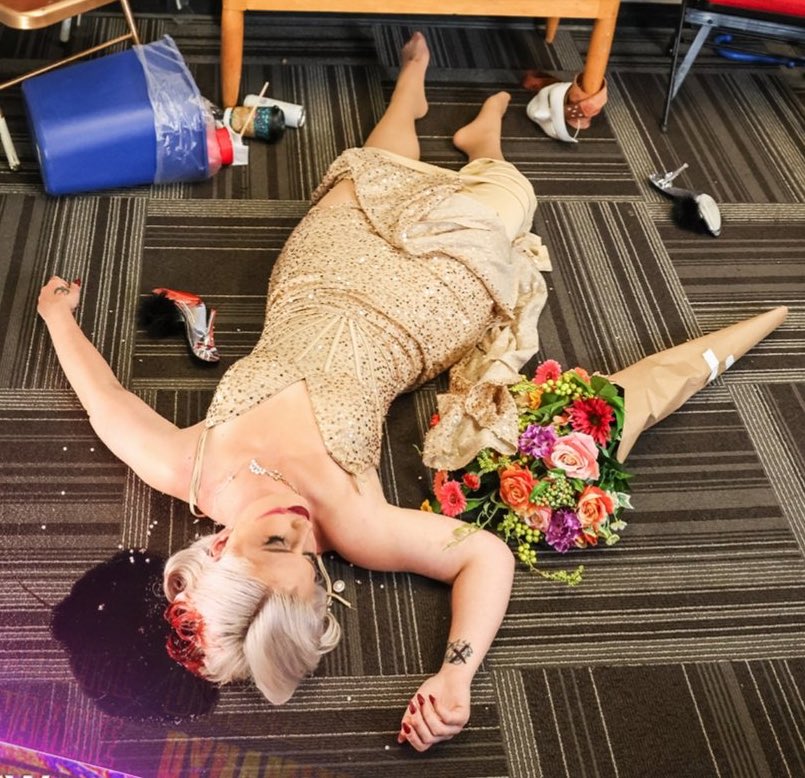 nov! 🍎 tweet media