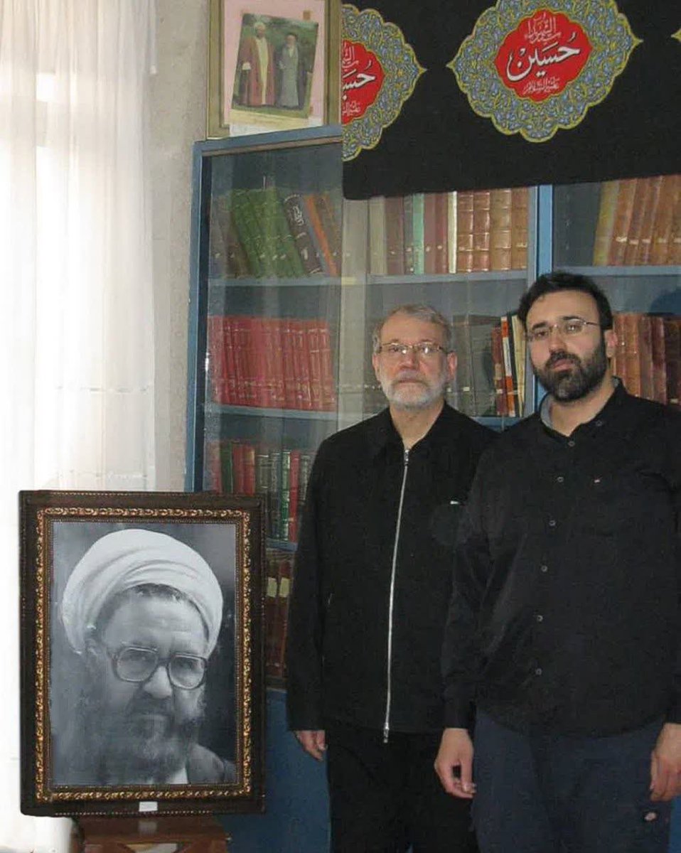 دکتر علی لاریجانی در اوج وطن پرستی و ایران دوستی و خدمت به ایران همراه فرزندش عاقبت بخیر شد ...
#تا_پای_جان_برای_ایران
#ایران_پیروز