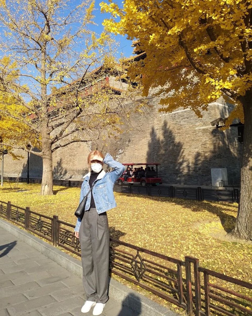 rosé pics tweet media