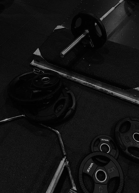 ️
Ternyata nge-gym di malam hari bisa me-𝘳𝘦𝘭𝘦𝘢𝘴𝘦 stress mikirin kehidupan.  
️️ ️