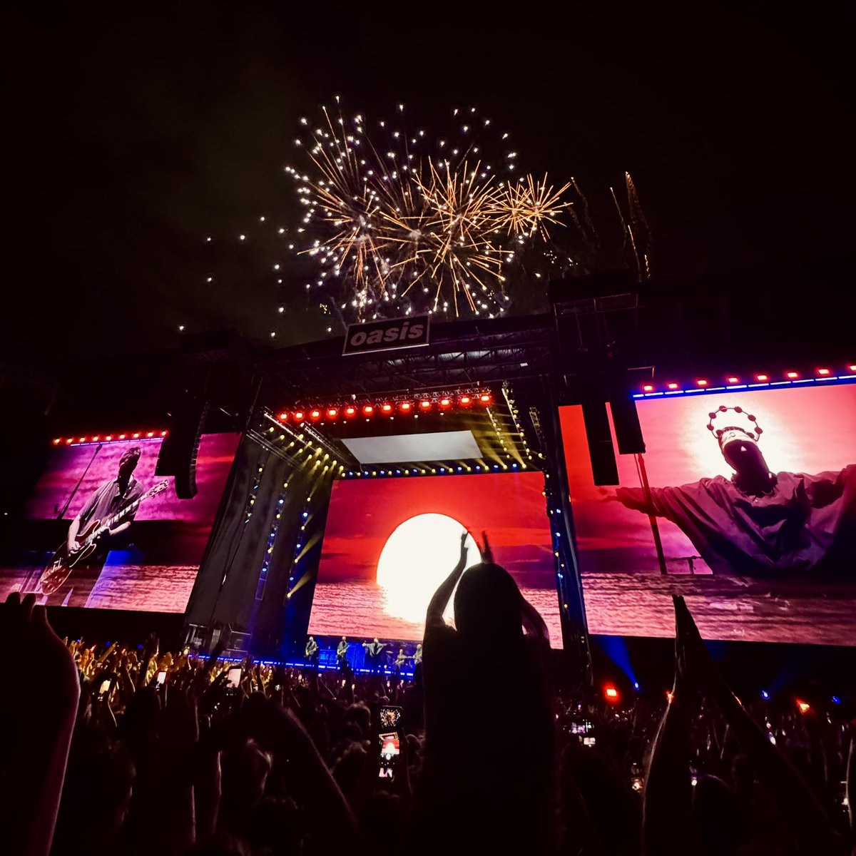 guillotefuoco's tweet photo. @MaxiGonzalez_23 @liamgallagher @NoelGallagher @BoneheadsPage https://t.co/qNsIFWhuNZ