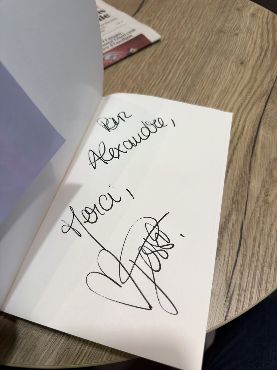Lex1311's tweet photo. J’ai lu le livre d’une traite à sa sortie ! Très heureux d’avoir pu rencontrer son auteur qui est aussi sympathique qui le laisse paraître dans ses sketchs. Merci @J_R_L https://t.co/lrXSG3lQtx