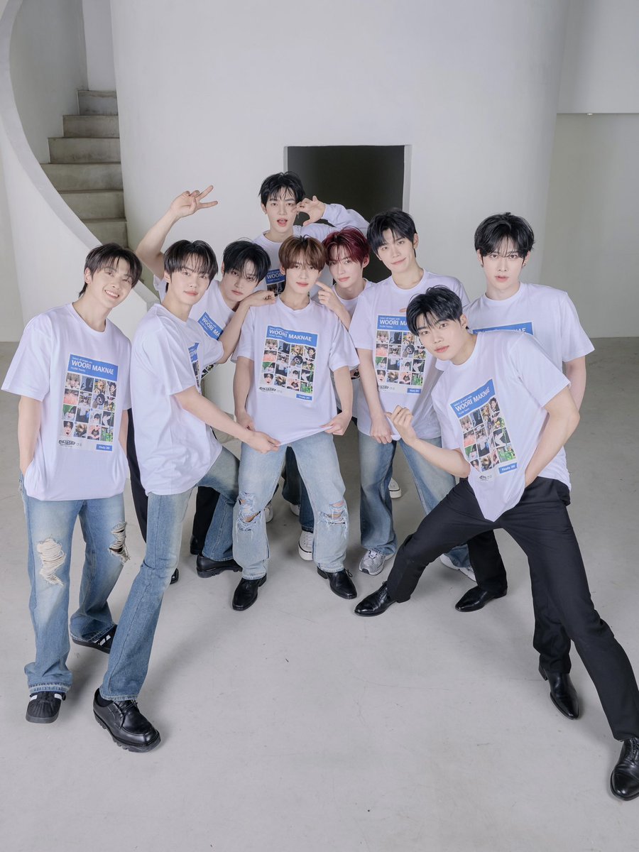 vvithjebes's tweet photo. looking back, i'm so happy they released this.... yujin with his 8 beloved hyungs 🫳🫳🫳🫳🫳 https://t.co/7sxCGqRSWr