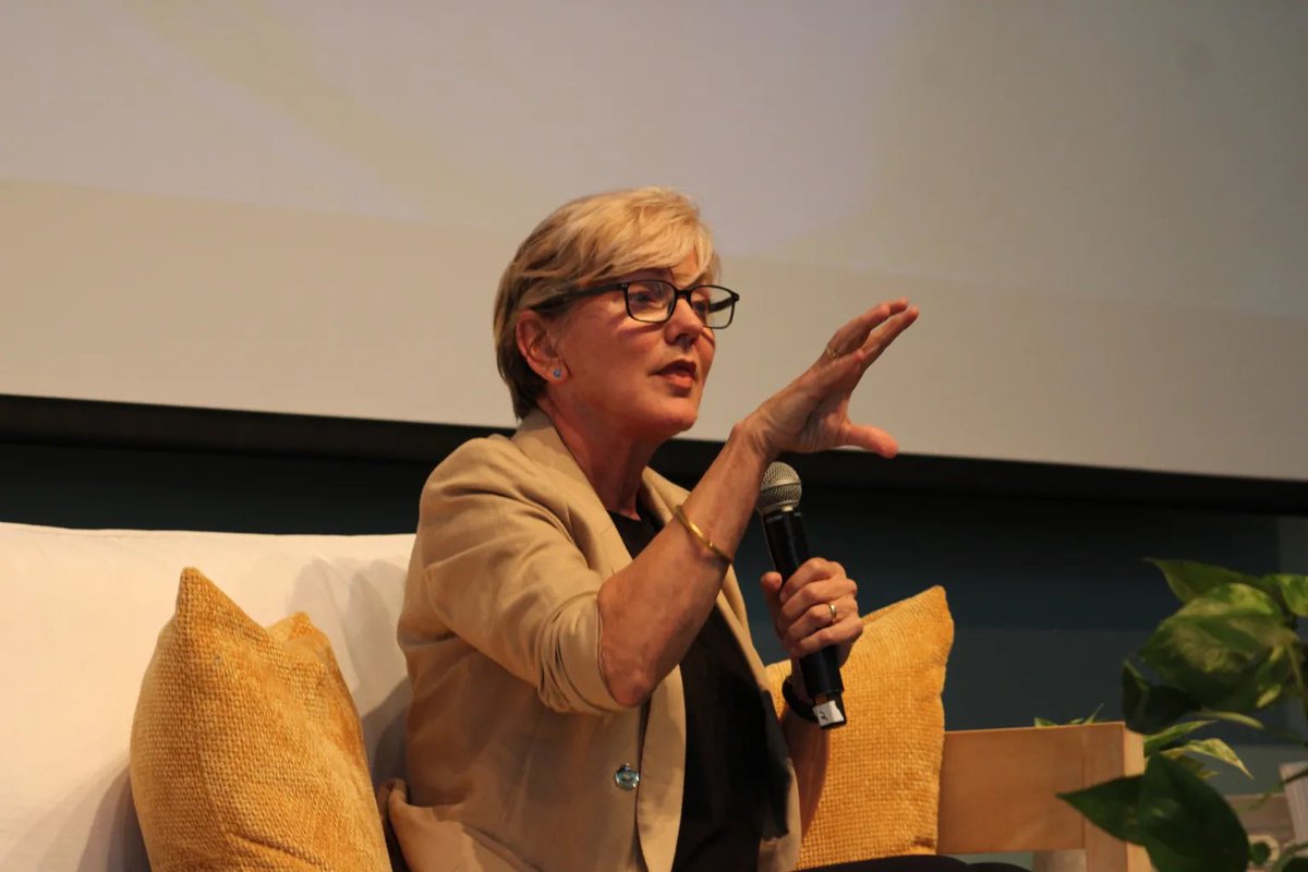 Reasonably Approximating 🇺🇸 🇺🇦 🔋 🅰️ tweet media