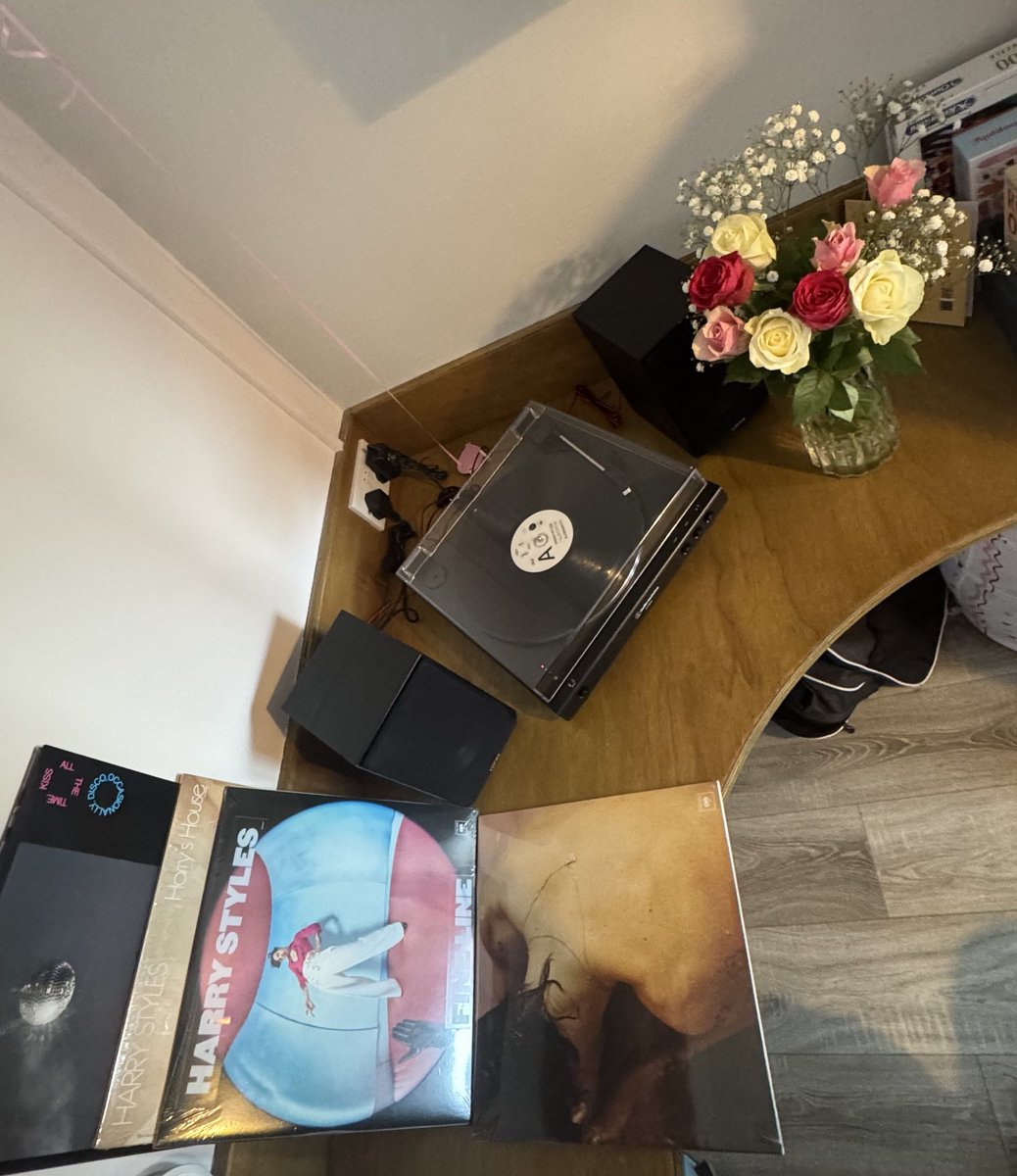 cait ★ KISSCO tweet media