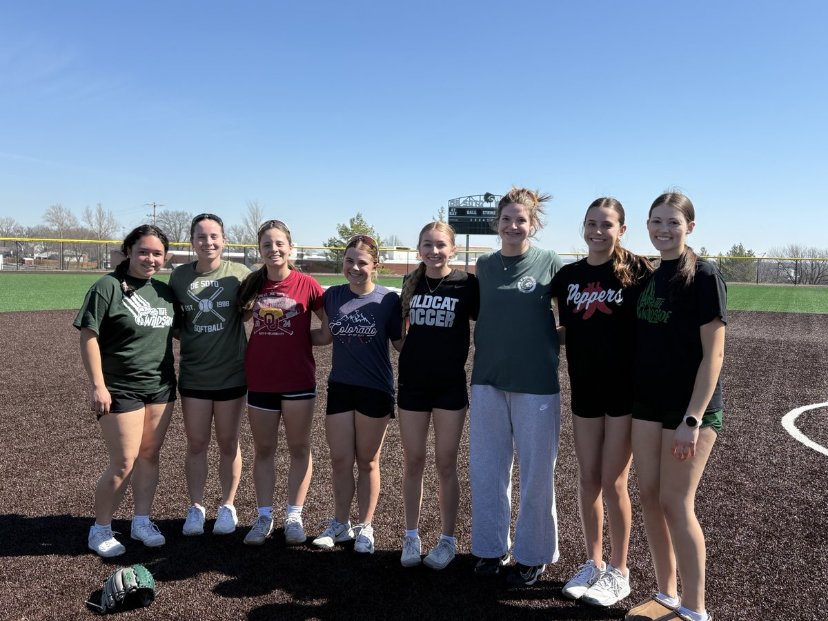 De Soto Softball tweet media
