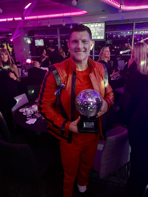 Jaynes__World's tweet photo. 🎈 HAPPY BIRTHDAY, @mrdanwalker 🎈

THANK YOU for judging the #BurrowStrictlyBall🪩 four years ago TODAY, raising funds for @LDShospcharity's appeal to build the #RobBurrow #MND Centre!

WORTHY winner was Rob's @leedsrhinos' teammate  Barrie McDermott!

#MND #MoreNeedsDoing! https://t.co/EX6WqXOSyL