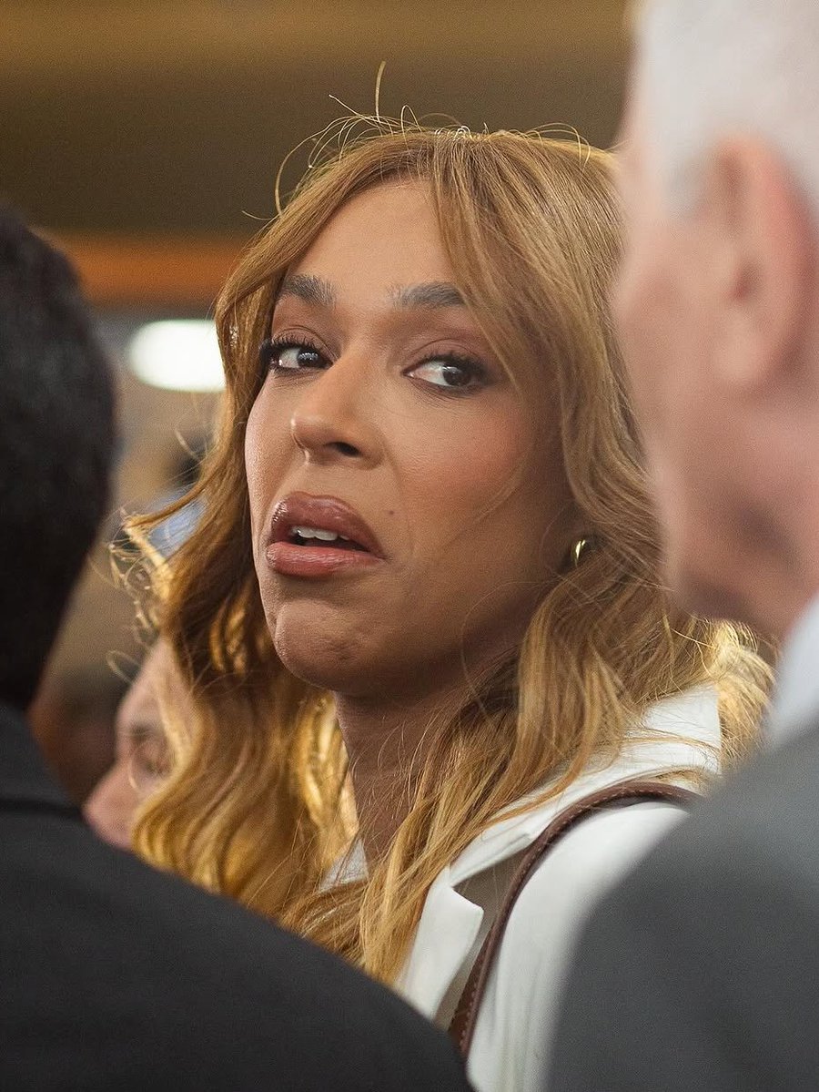 République tweet media