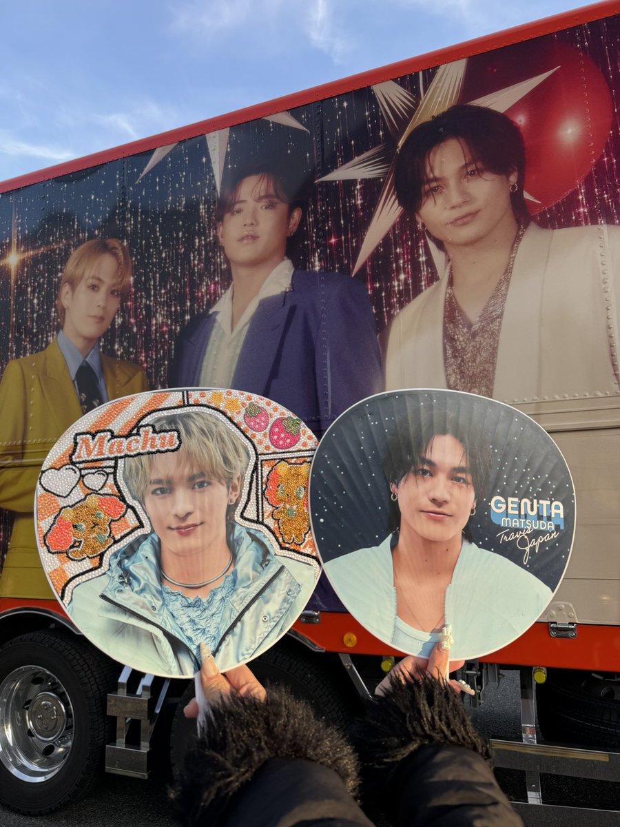 hamu_chu14's tweet photo. そ🩵ちゃんと念願の松松連番ᖛ ̫ ᖛ💕
ちょー神席引いて2人で同じカンペ消費できた、、😆🧡🧡
朝から髪の毛失敗して萎えてたけど、今ツ1番欲しかったものやってもらえて2人で飛び跳ねてハグした(ˆ꜆ . ̫ . ). ̫ . ꜀ˆ)⭐️
愛知あいちてるー´т ‧̫ т ̀💘💫💭 https://t.co/V9cDM4A1Hs