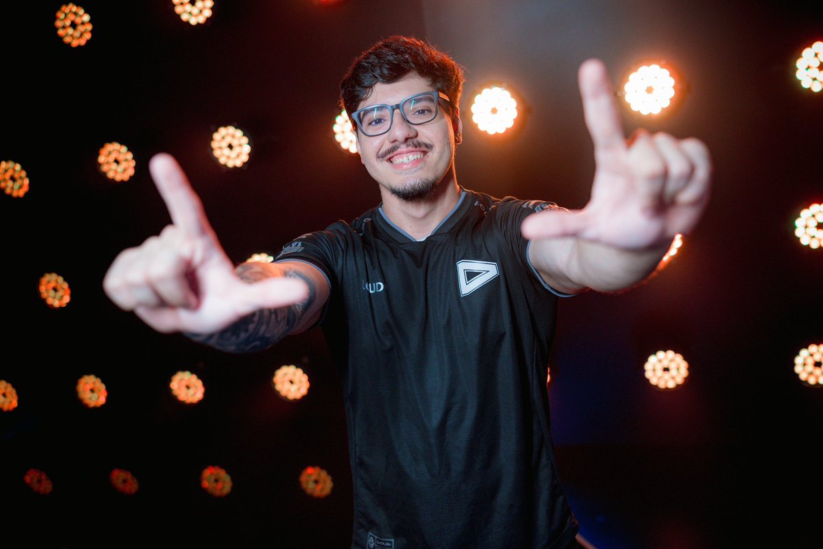 TOP DA LOUD🐉 tweet media