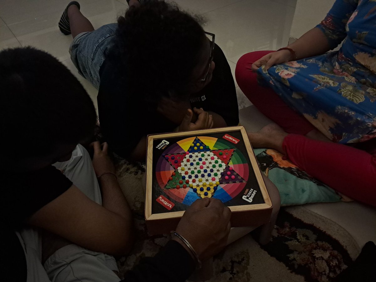 aeephaguniya's tweet photo. how i missed playing chinese checkers with my family https://t.co/pzPN4LID16