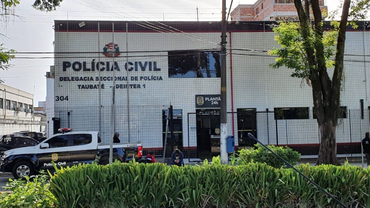 Homem é encontrado morto com tiro na cabeça ao lado de moto em Taubaté 
    
Vítima de 38 anos foi encontrada no bairro Três Marias; caso é investigado como homicídio.

Saiba mais na matéria abaixo:
guiataubate.com.br/noticias/2026/…