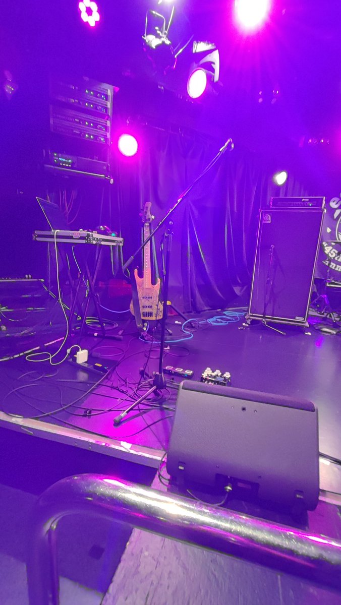 藍 / ai tweet media