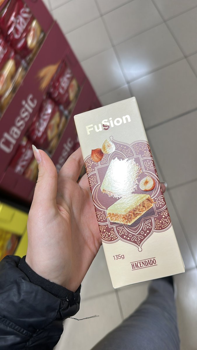 Tenéis que comprarlo que sabe a huevo kinder destos rellenos URGENTE