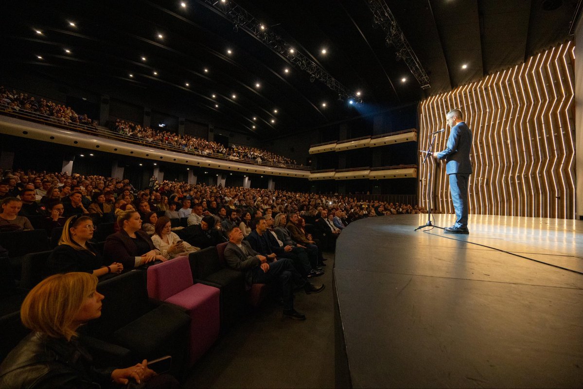 Филип Карађорђевић tweet media