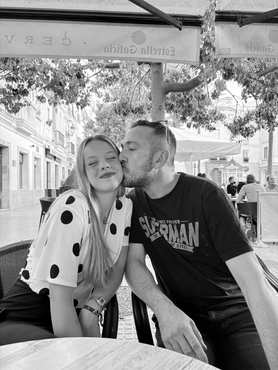 La pena de saber que mi madre se llevó al mejor , junto a la alegría de que es mi padre. Te amo papi 🥰💘