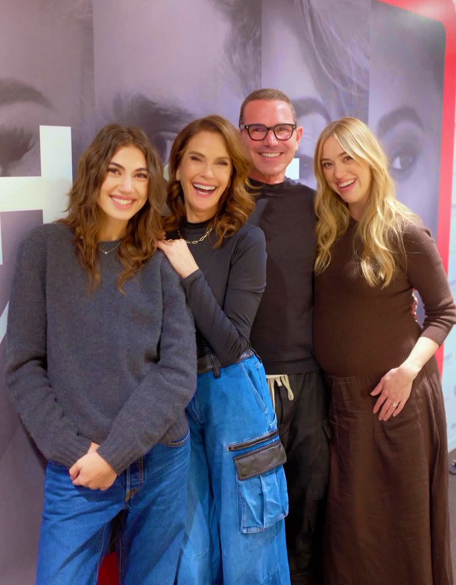 Teri Hatcher tweet media