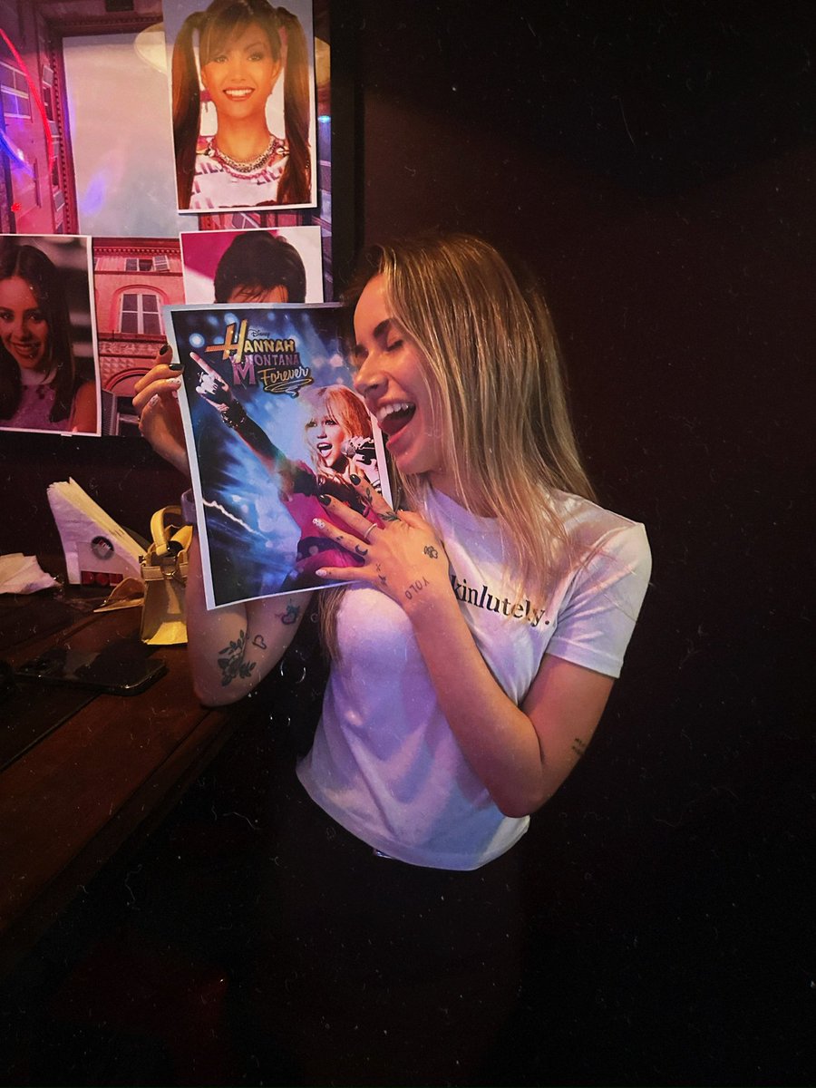 ella ☽ tweet media