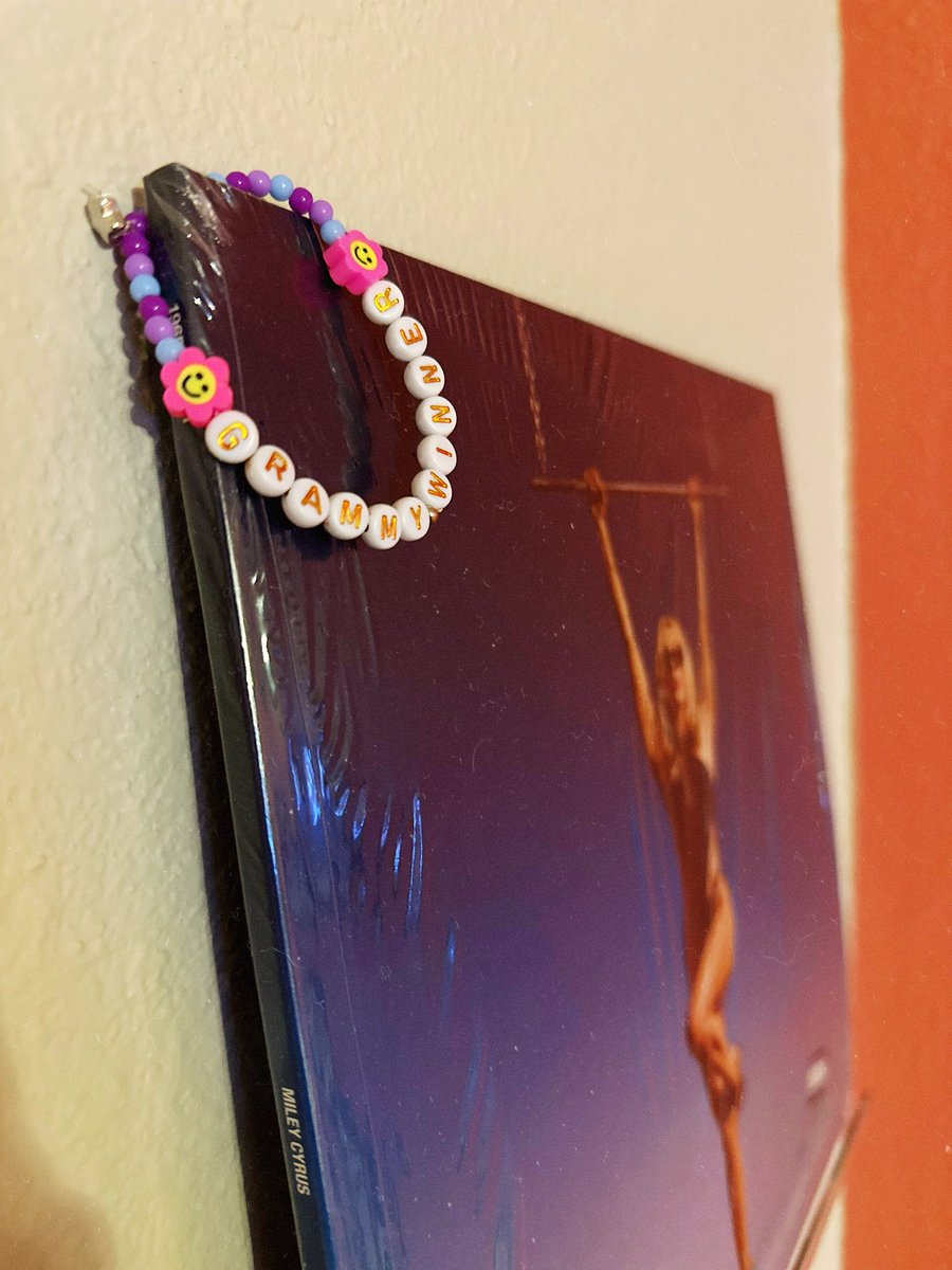 ella ☽ tweet media