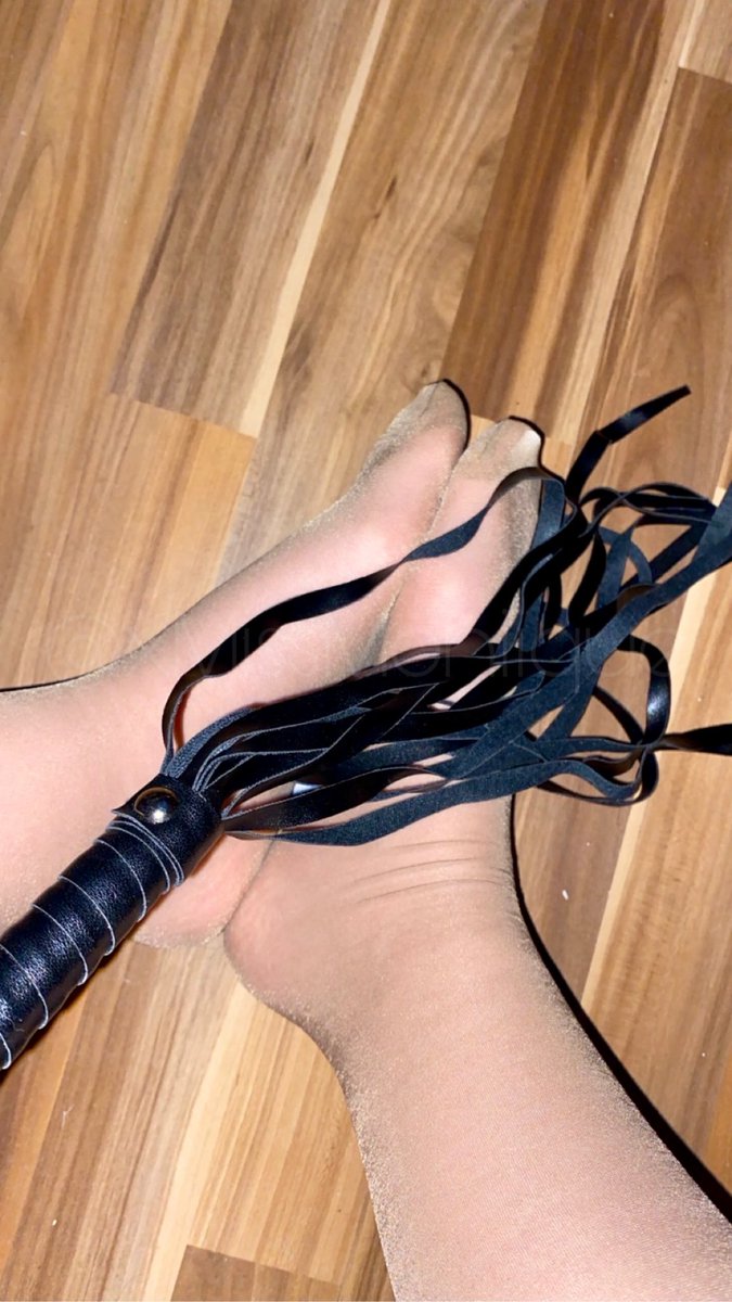 Heute langweilt ihr mich!🥱
Ich will spielen! - Trau dich &amp; kriech in meine DM’s!🔥

#sklave #herrin #findom #moneydom #paypig #finsub #retweet #femdom #zahlschwein #amazon #nylon #femsub #geldherrin #feetsub