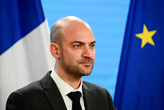 وزير الخارجية الفرنسي يزور لبنان لبحث وقف التصعيد 