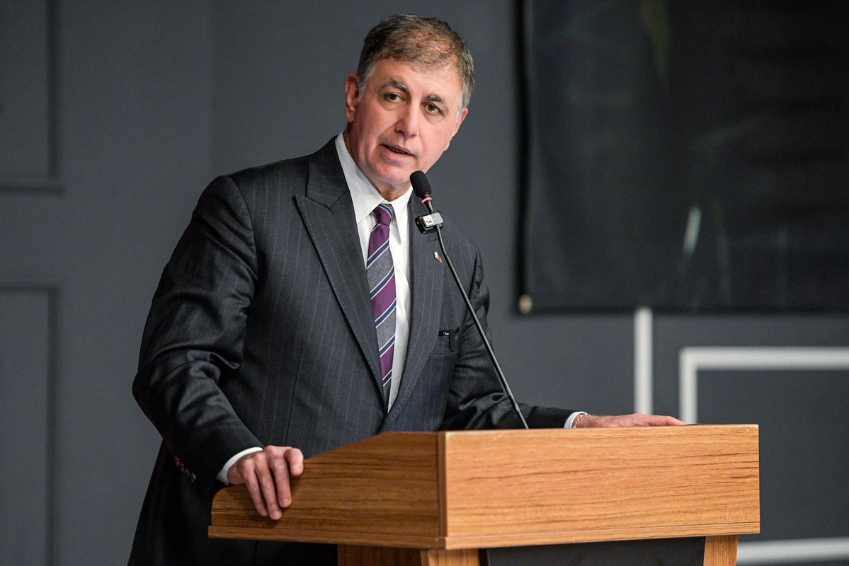 İzmir Büyükşehir Belediye Başkanı Cemil Tugay: 

Meslek Fabrikası, Atatürk’ün imzasıyla belediyeye tahsis edilmiştir. Vakıfların buradaki tüm hakları da ödenmiştir. Buna rağmen hukuksuz gerekçelerle eğitimleri durdurup binaları tahliye etmemizi istiyorlar.