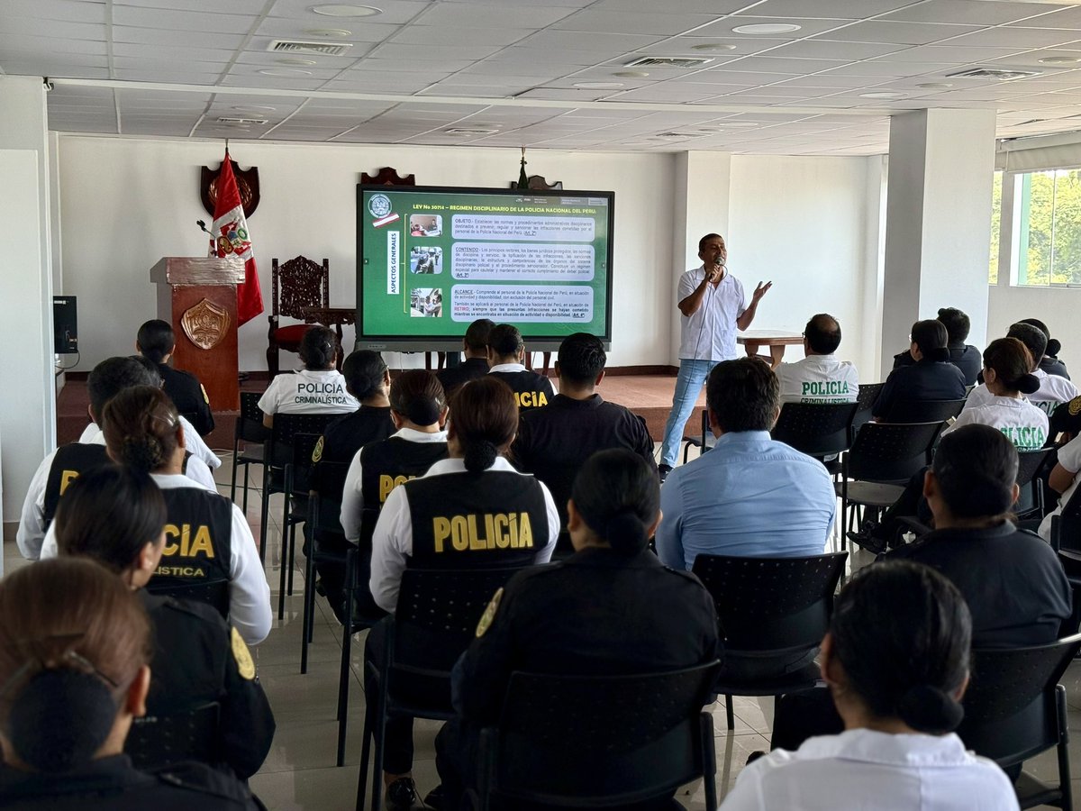 DIRCRIPNP's tweet photo. Criminalística participó en una capacitación dictada por la Inspectoría General PNP, orientada a reforzar la disciplina, el cumplimiento de funciones y el uso adecuado de redes sociales.

Fortalecemos la formación continua para un servicio policial responsable. #DIRCRI #PNP https://t.co/nXybxUUDmU