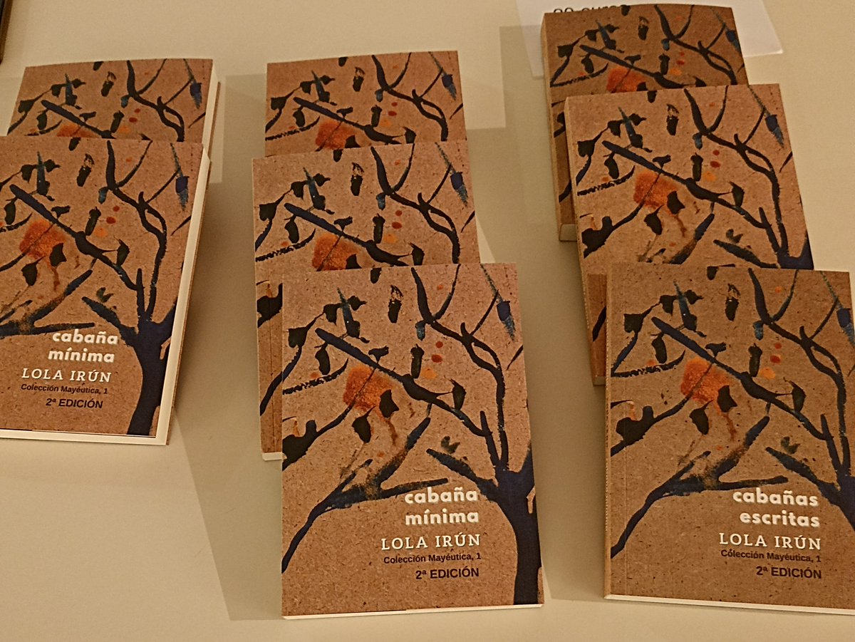 BiblioVendrell's tweet photo. Aquest dimarts, en el marc de les celebracions del #DiaInternacionaldelaPoesia, hi va haver la #presentaciódelllibre “Cabaña mínima. Cabañas escritas”, de Lola Irún, #EditorialLaGarua, a càrrec de l’autora vendrellenca Trinidad Casas.
#activitats #bibliovendrell #elvendrell https://t.co/UYOCDRVcvT