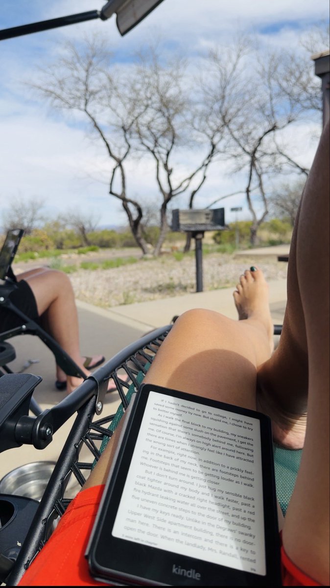 roxuly's tweet image. Photo dump/Throwbacks 
Hanging out in the ☀️#shadow
Pink &amp;amp; blue skies, it’s giving me Dr. Seuss vibes 🌸🦋
Relaxation &amp;amp; peaceful 😌😮‍💨#takingiteasy
Surprise flowers 💐 &amp;amp; Starbucks ☕️ 🫶🏼 #makingmydaybetter