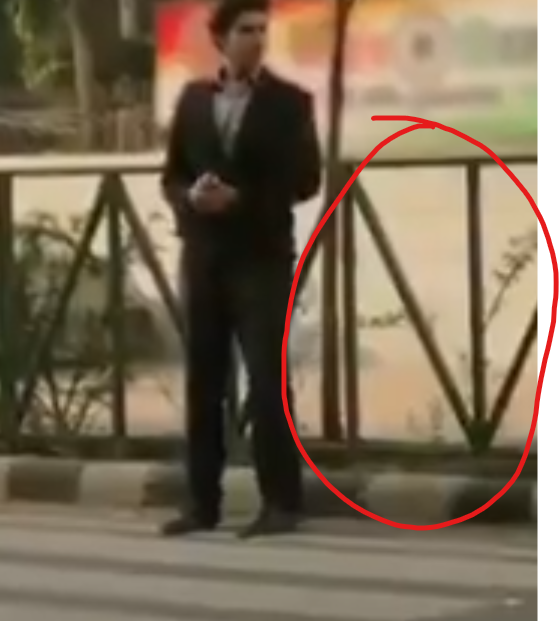 paritosh_cube's tweet photo. @gurgaonpolice The biggest clown department has posted a video guys 🤡 

These idiots don't know how a zebra crossing works. How the hell is someone supposed to cross it with the divider in between?? The fact that u are promoting this shows you guys have no knowledge of basic stuff! https://t.co/Azzrc8vGwp