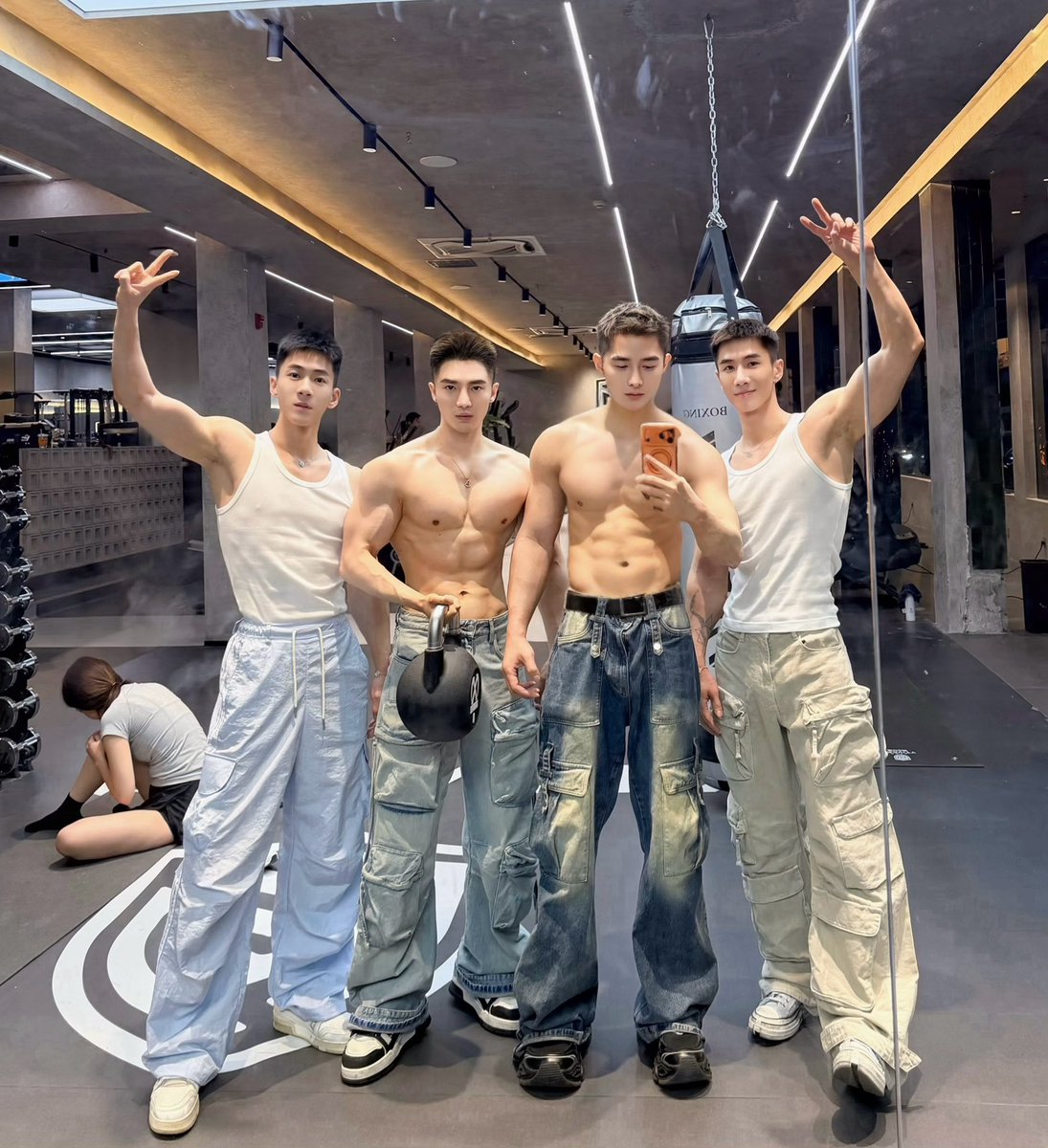 夜未央 tweet media