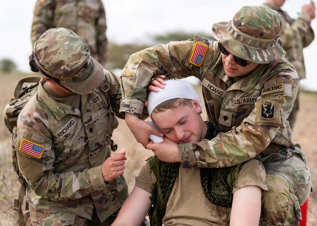 SETAF_Africa's tweet image. When every moment counts...

#Soldiers with the Massachusetts National Guard (@TheNationsFirst) teamed up with Kenya Defence Forces counterparts during #JustifiedAccord26 to train medics to swiftly respond to injuries and execute seamless casualty evacuation.