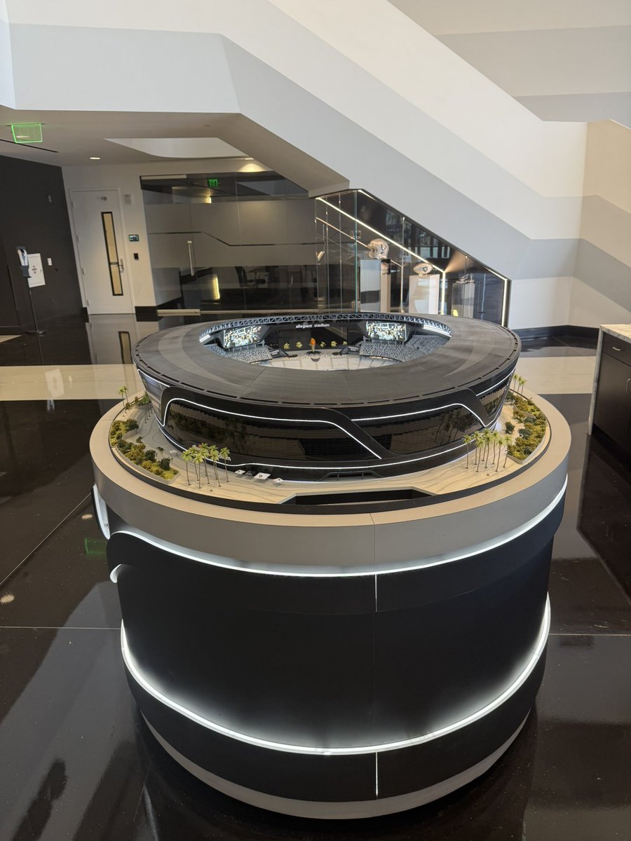 BrandonSpikes55 tweet media