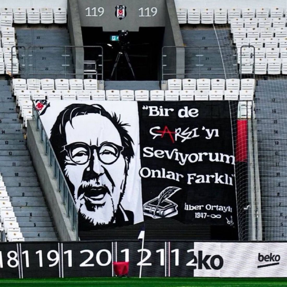 lordsinov's tweet photo. Çarşı, İlber hocayı unutmadı https://t.co/hI9SfLag1e