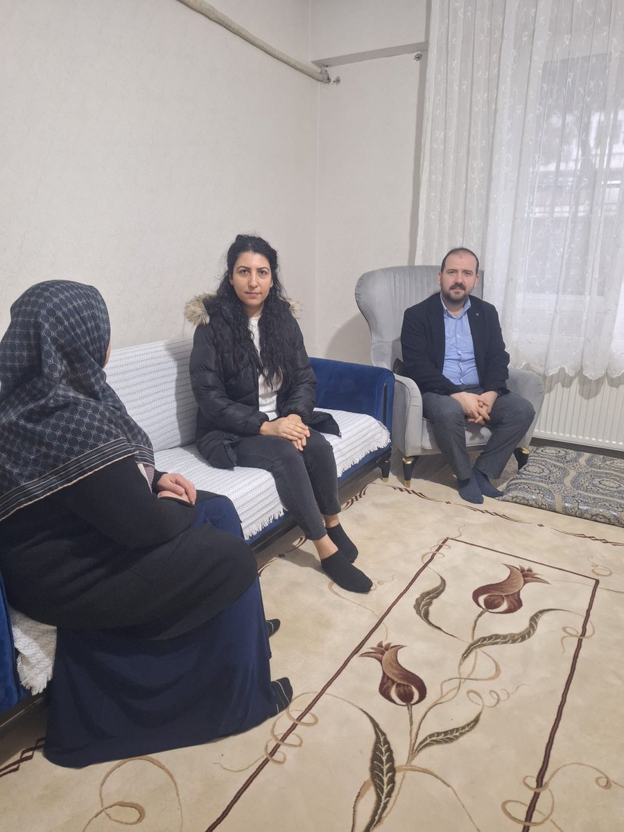 akkadnKarakopru's tweet photo. İlçe Yönetim Kurulu Üyemiz Sn. Ebubekir Koyuncu ile Kadın Kolları Başkan Yardımcımız Sn. Emel Seçkin, Ramazan’ın rahmet ve bereketini hemşehrilerimizle paylaşmak üzere hane ziyaretlerinde bulunarak gönül köprüleri kurmaya devam ediyor

#MilletimizleYolumuzBir
@RTErdogan @Akparti https://t.co/rkH0X4d0fD
