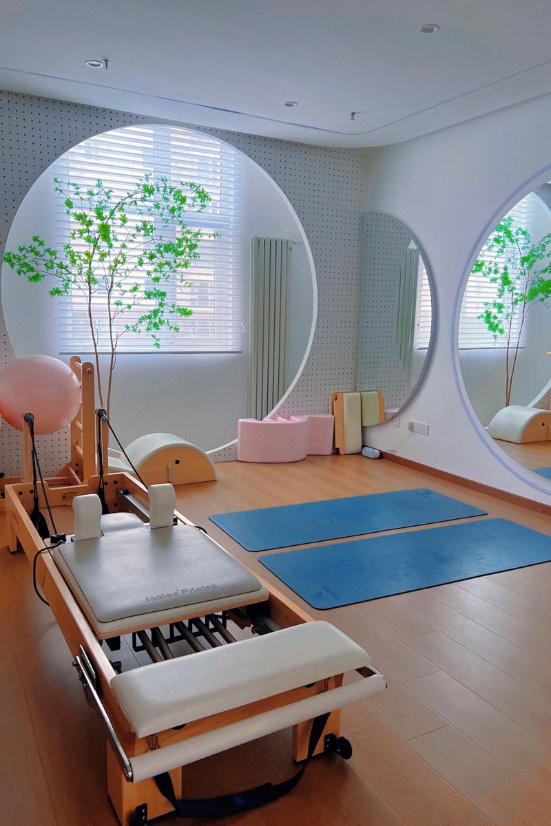 Alex James tweet media